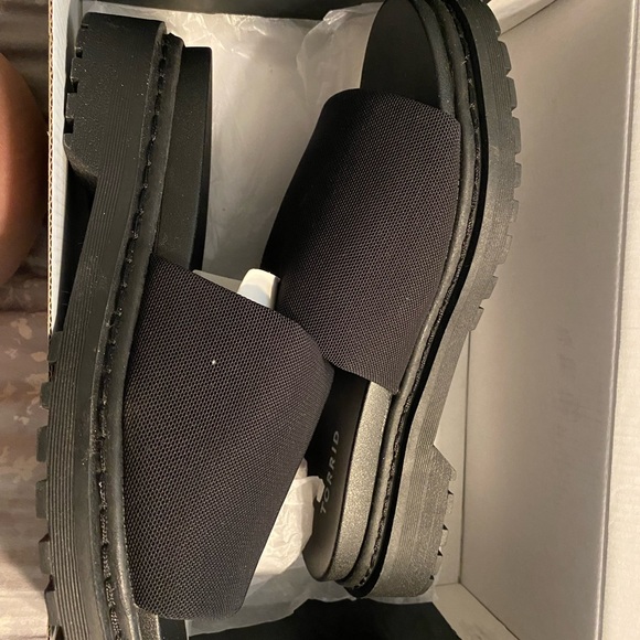 TORRID sip on chunky sandal! They sold out fast but they run alittle big - Picture 5 of 6